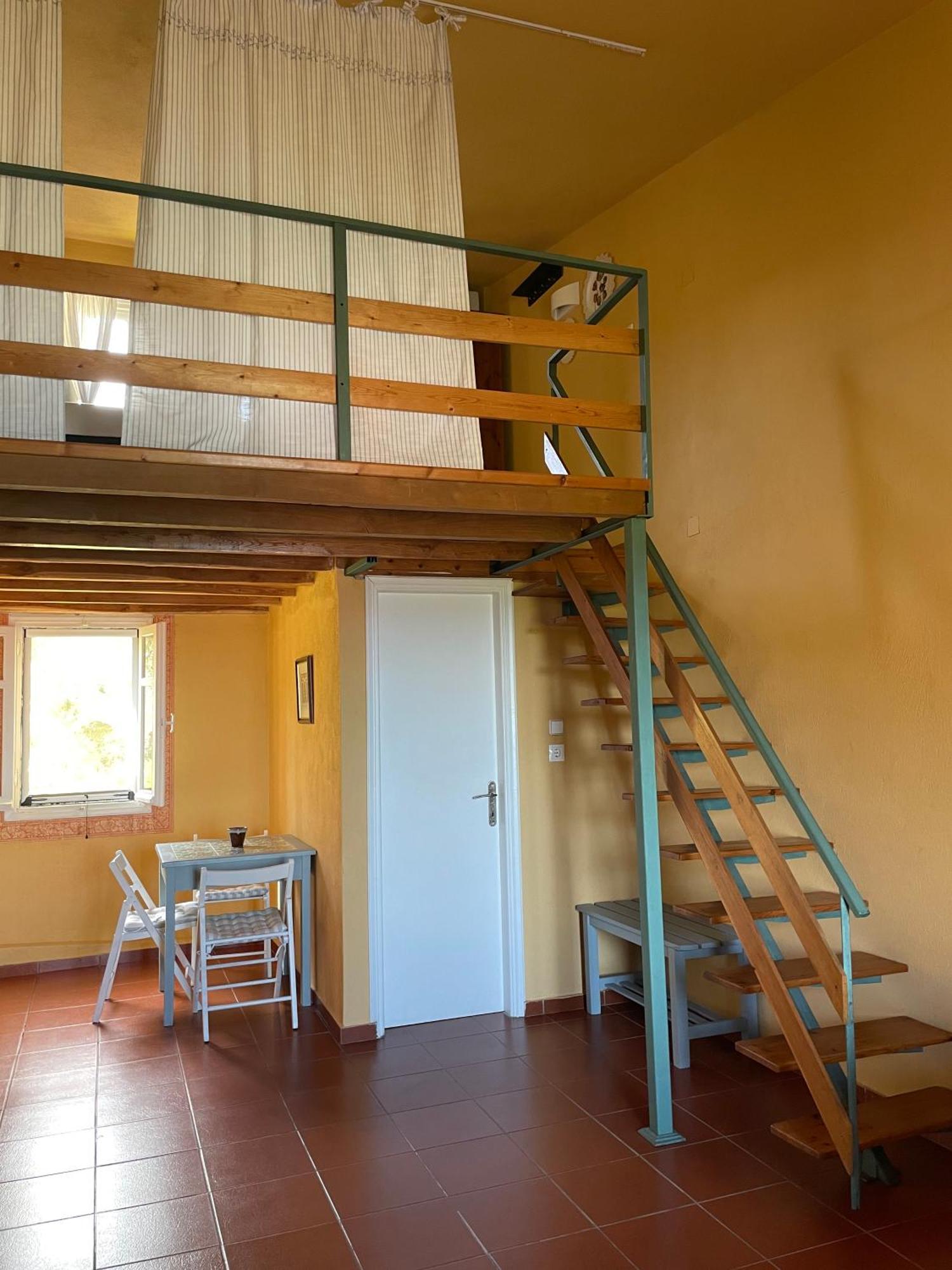 The Yellow Appartement