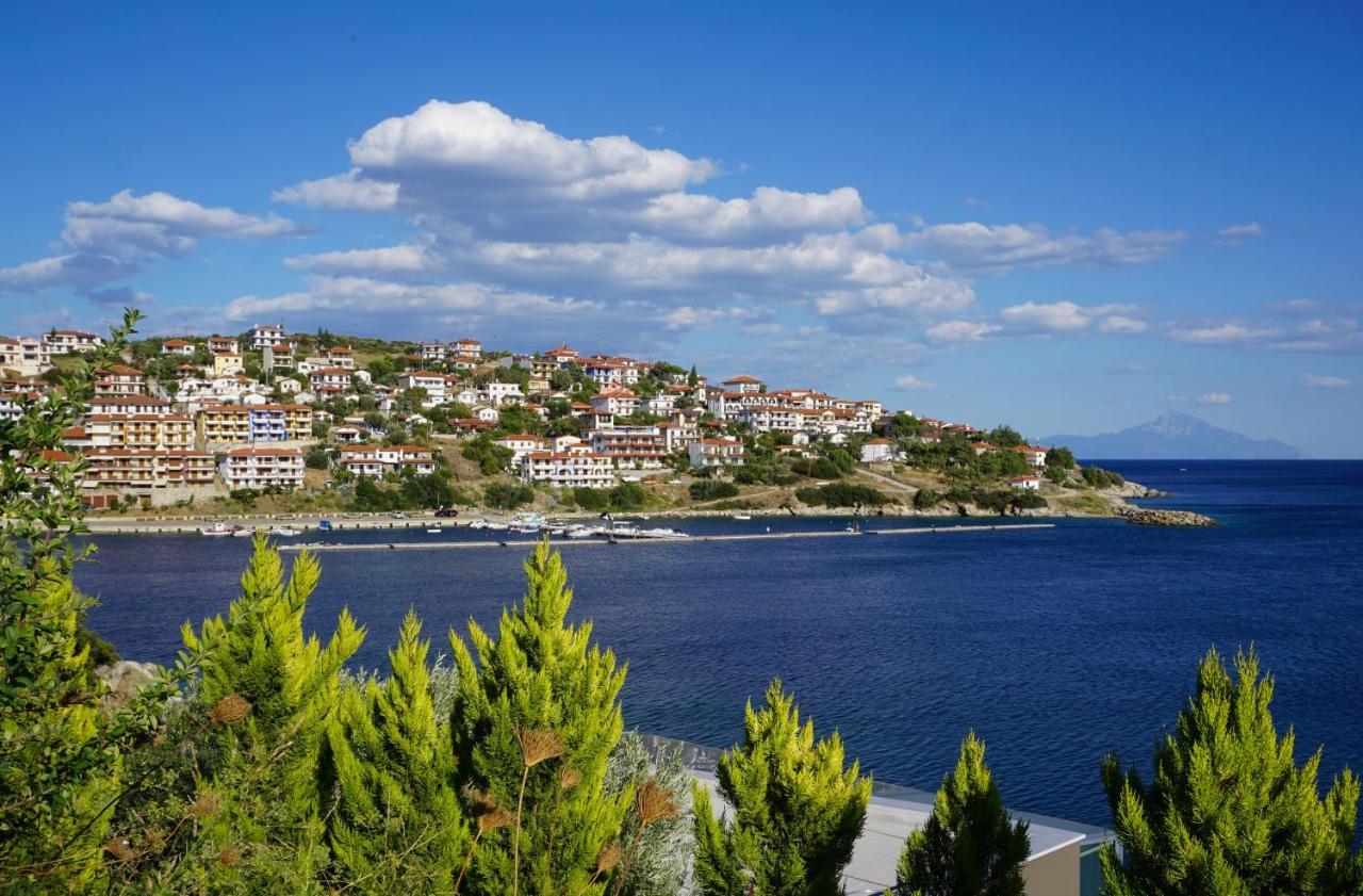 The Yellow Daire Ayos Nikolaos